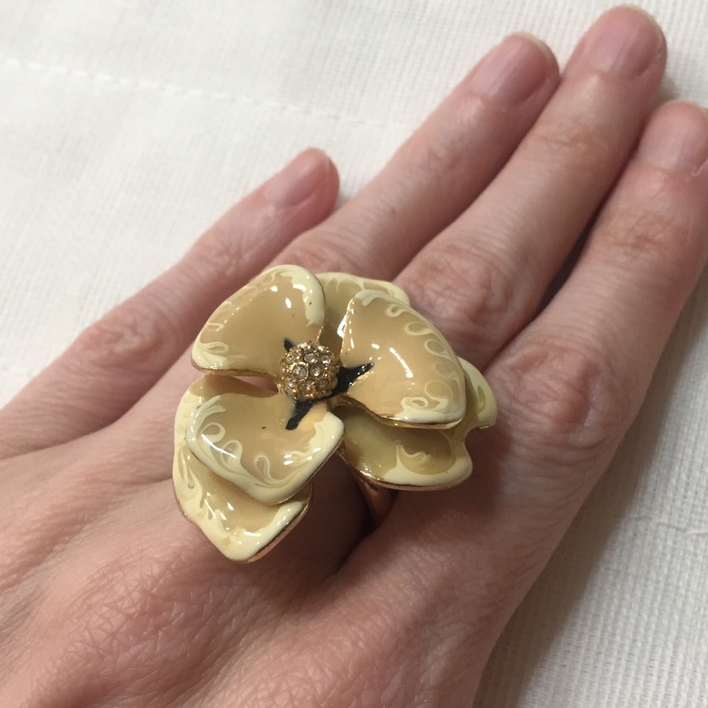 Ceramic flower ring - Picture 2 of 5